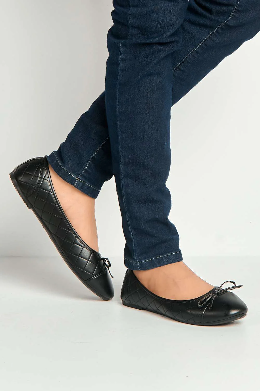 Miss Diva Black Arrica Bow Detail Flat Pumps - Image 2