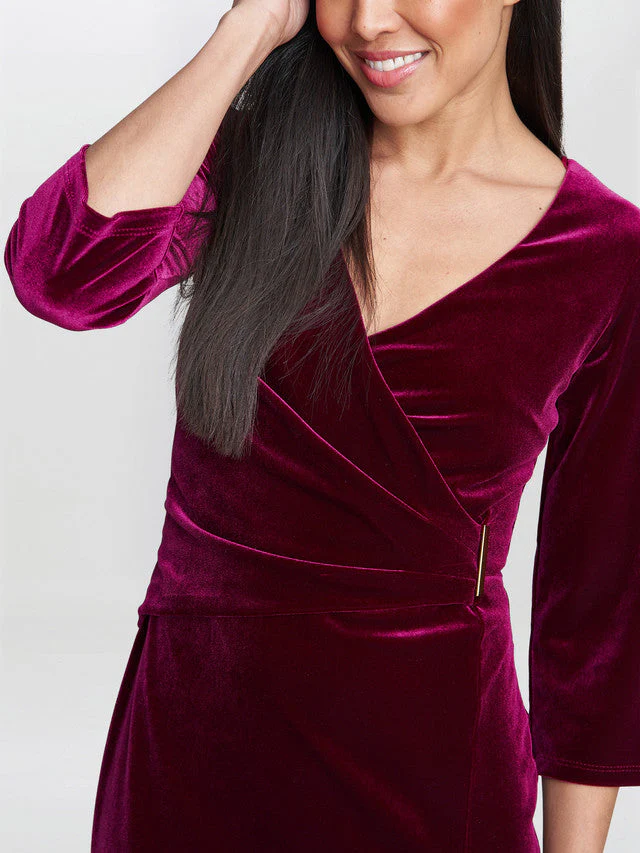 Gina Bacconi Burgundy Rachael Velvet Dress With Gold Trim - Image 2