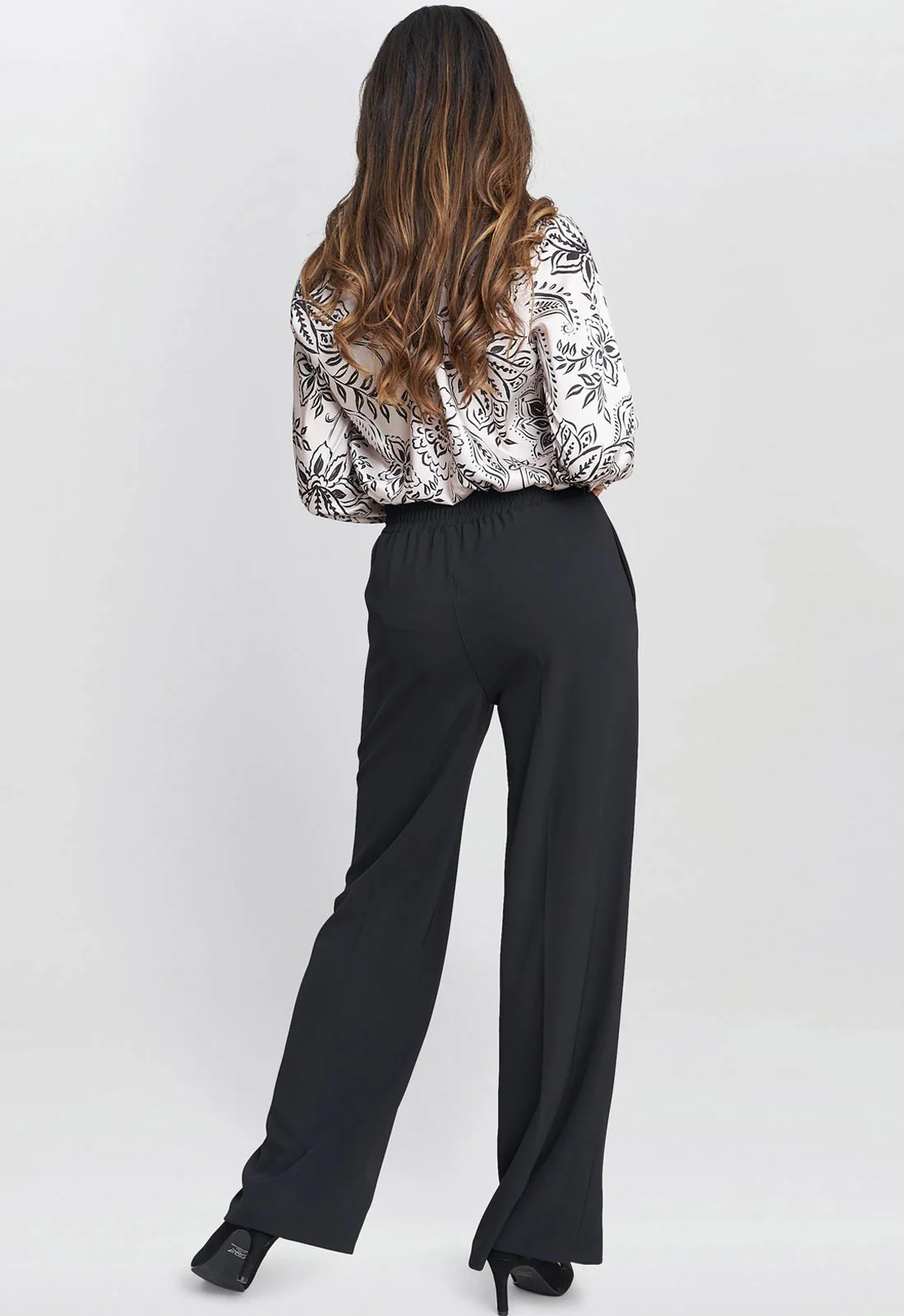 Gina Bacconi White and Black Avril Satin Pussy Bow Blouse - Image 4