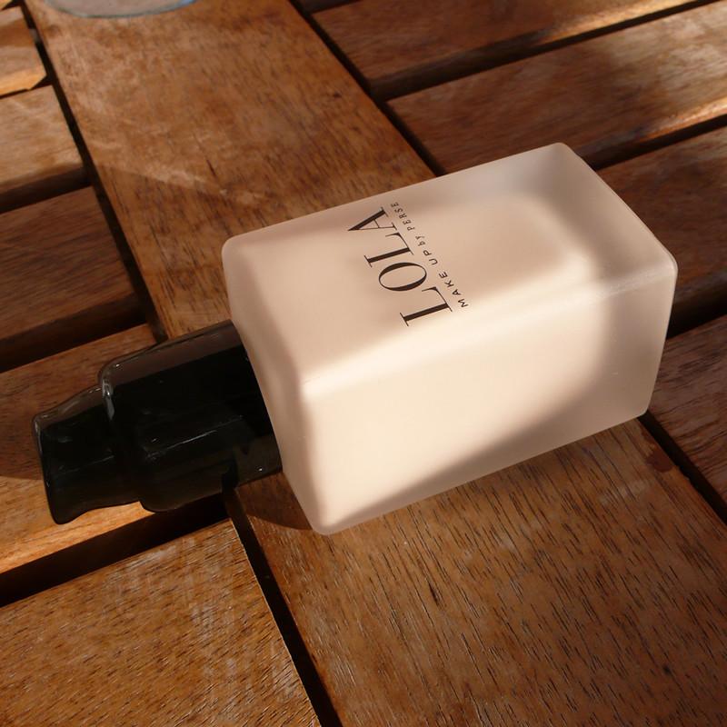 Lola Balancing Oil Free Liquid Foundation Spf 15 (Variation) - Image 4